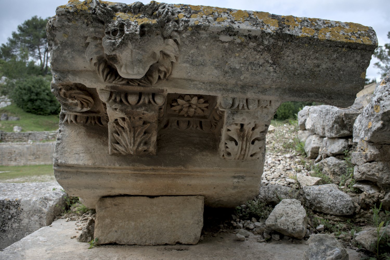 Fragment de corniche à la tête de lion